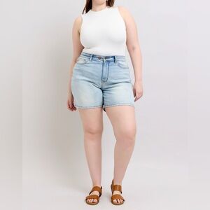 NWT Judy Blue PLUS + REG Size 2 Button Mid Length Light Wash Denim Dad Shorts